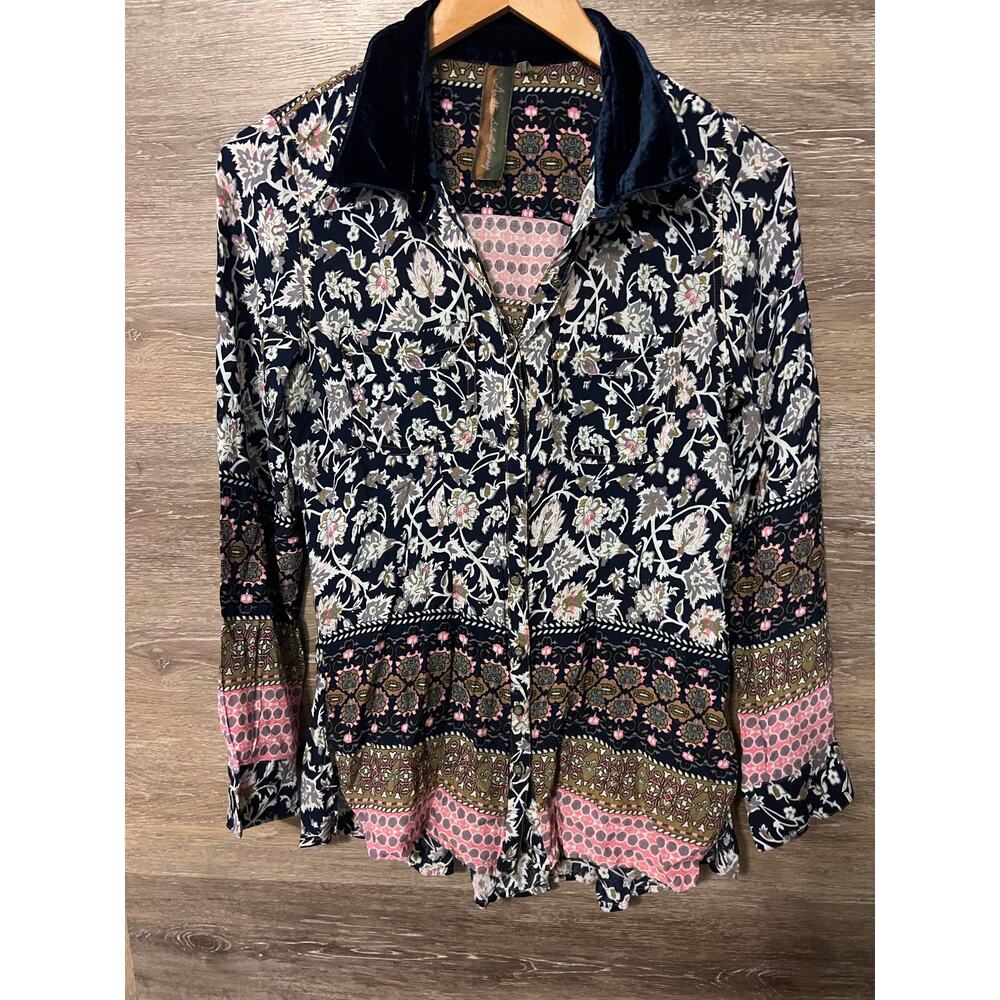 Aratta Women's Floral Border Print Blouse - Navy Blue and Pink.  Velvet collar.
